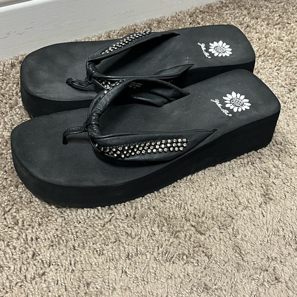 Yellow Box Lonnie Black Rhinestone Wedge Sandals size 11